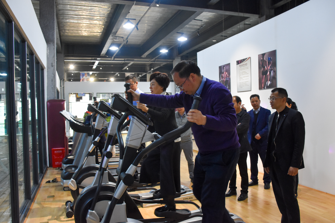 內江市副市長陳朗調研船石湖運動特色小鎮(zhèn)(圖5)