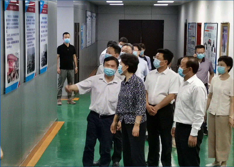 省委常委、統(tǒng)戰(zhàn)部長、省總工會主席田向利調研川威連界基地并慰問一線員工(圖2)