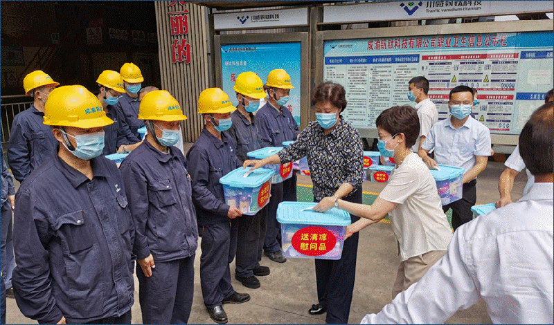 省委常委、統(tǒng)戰(zhàn)部長、省總工會主席田向利調研川威連界基地并慰問一線員工(圖3)