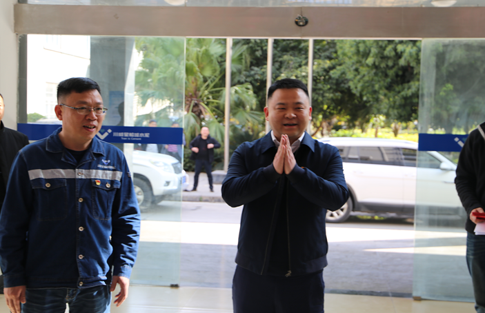 米易縣縣長代坤宏一行蒞臨星船城瑞達(dá)公司開展新春送溫暖慰問困難職工活動(dòng)(圖3)