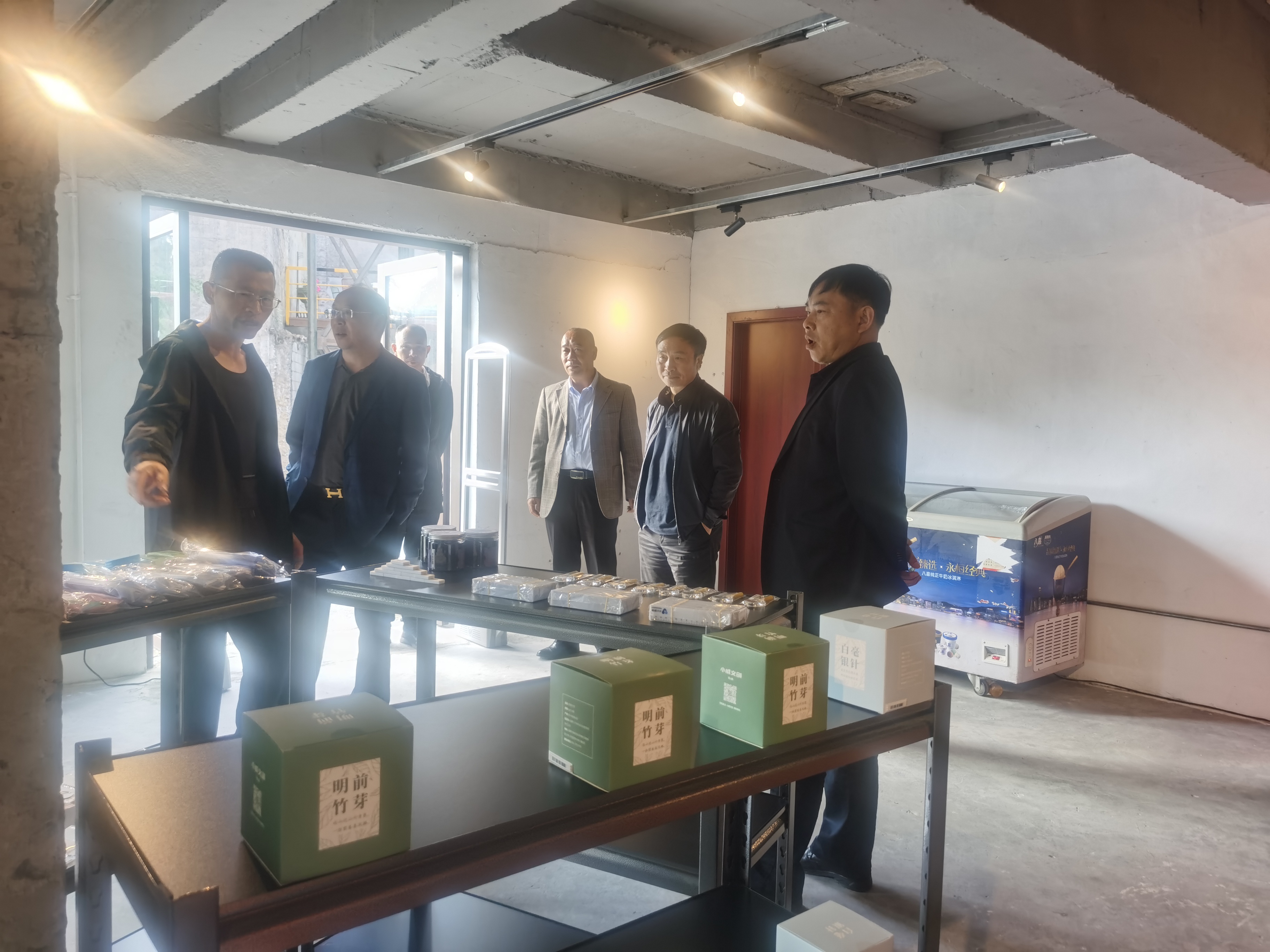 堅持熱愛 不負(fù)耕耘——集團董事長王勁蒞臨工業(yè)研學(xué)旅行營地視察指導(dǎo)(圖2)