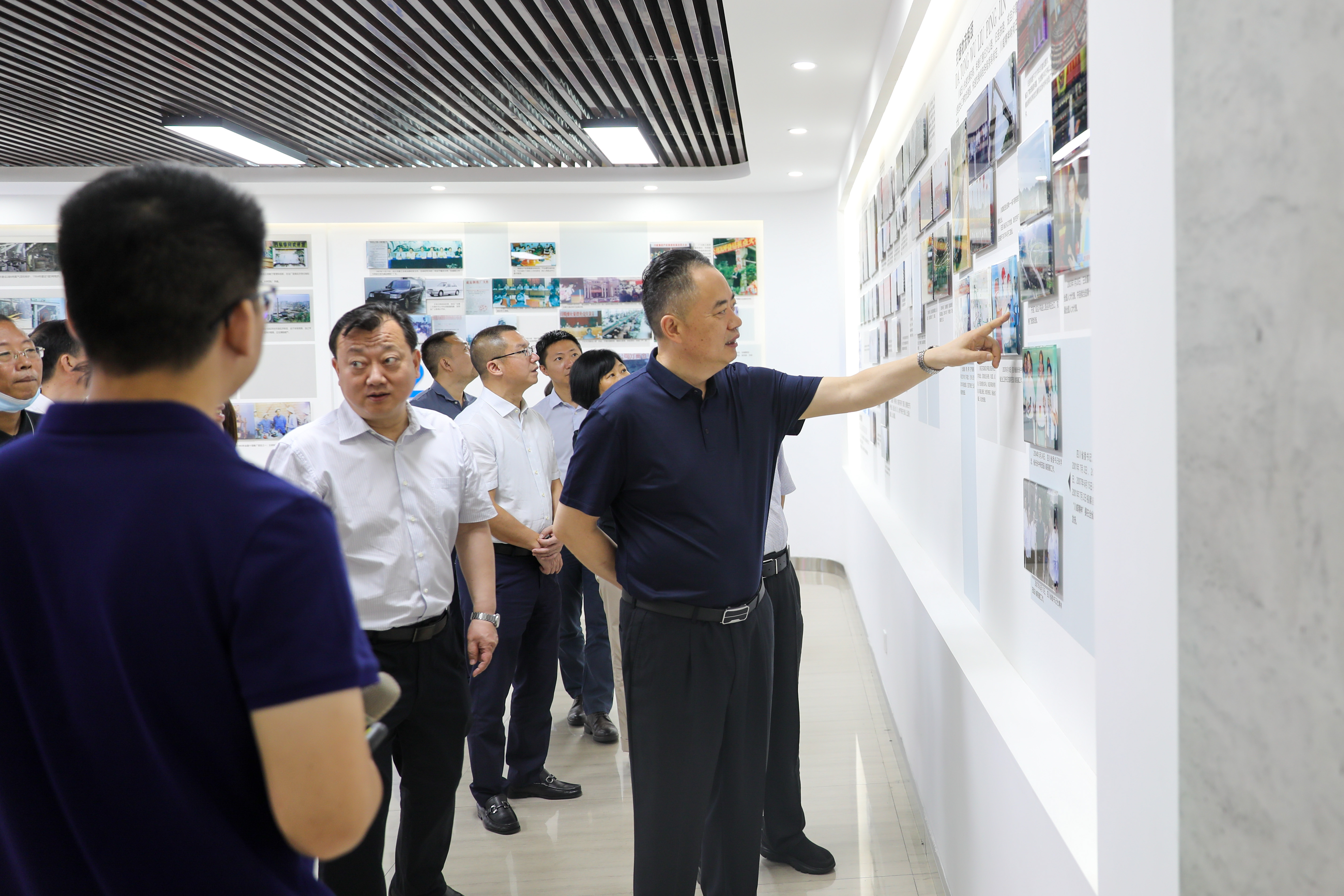 省人大常委會(huì)副主任宋朝華到川威連界基地 考察調(diào)研(圖3)