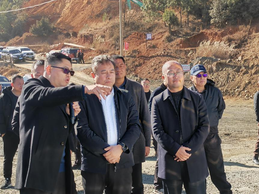 涼山州州委常委、州政府常務副州長向貴瑜到礦業(yè)總公司白草礦區(qū)調研