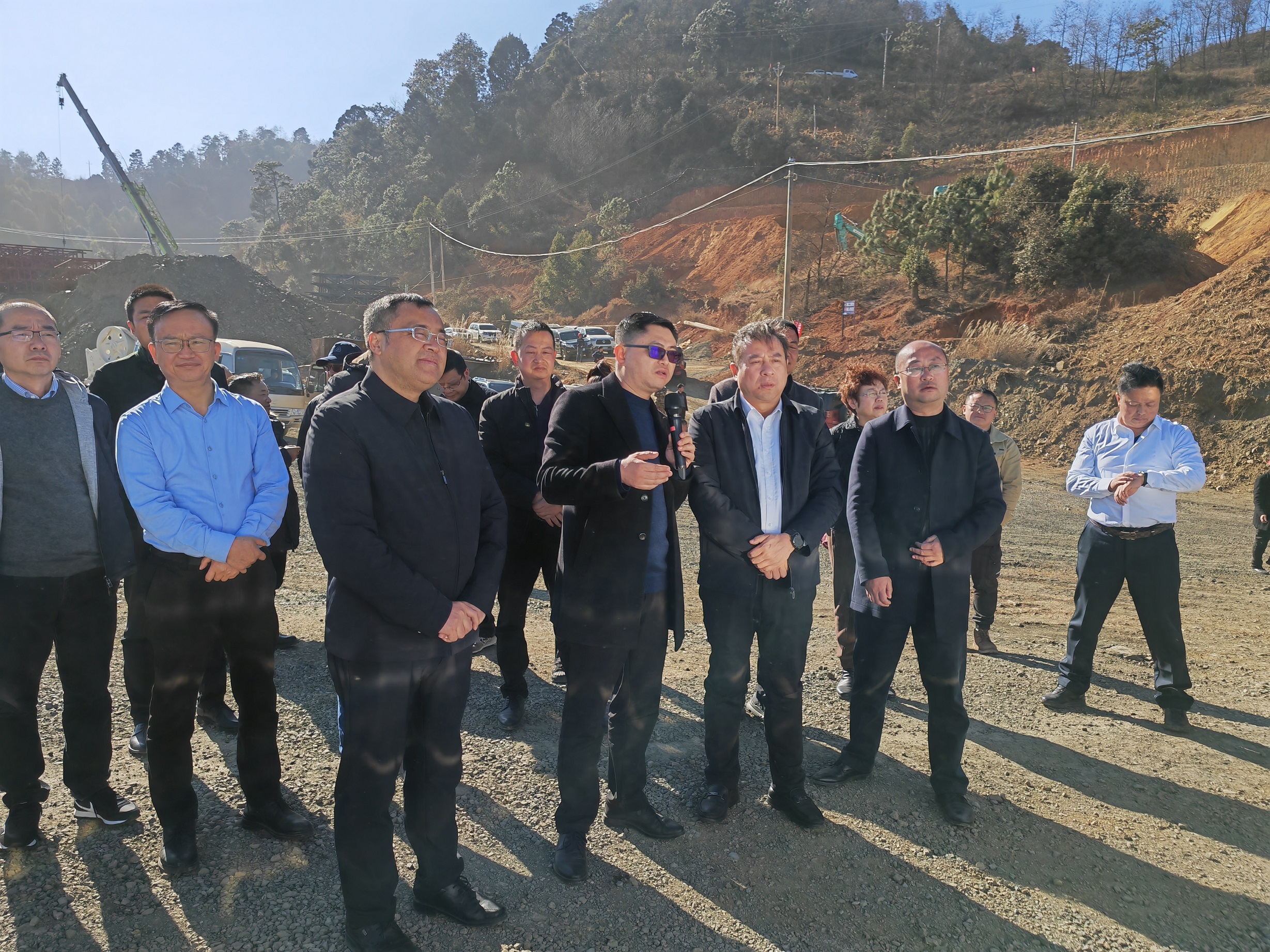 涼山州州委常委、州政府常務(wù)副州長向貴瑜到礦業(yè)總公司白草礦區(qū)調(diào)研(圖2)