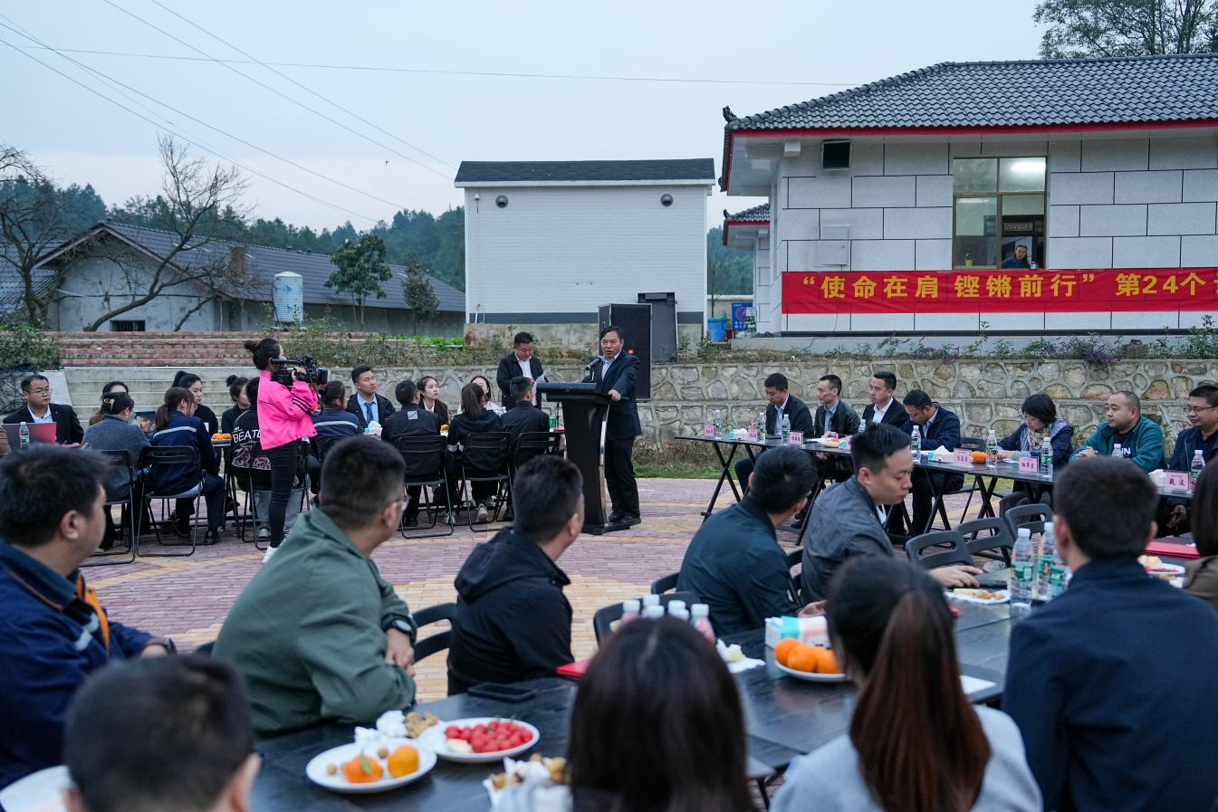 使命在肩  鏗鏘前行——釩鈦科技召開慶祝第二十四個(gè)中國記者節(jié)暨新聞宣傳總結(jié)表彰會(huì)(圖9)
