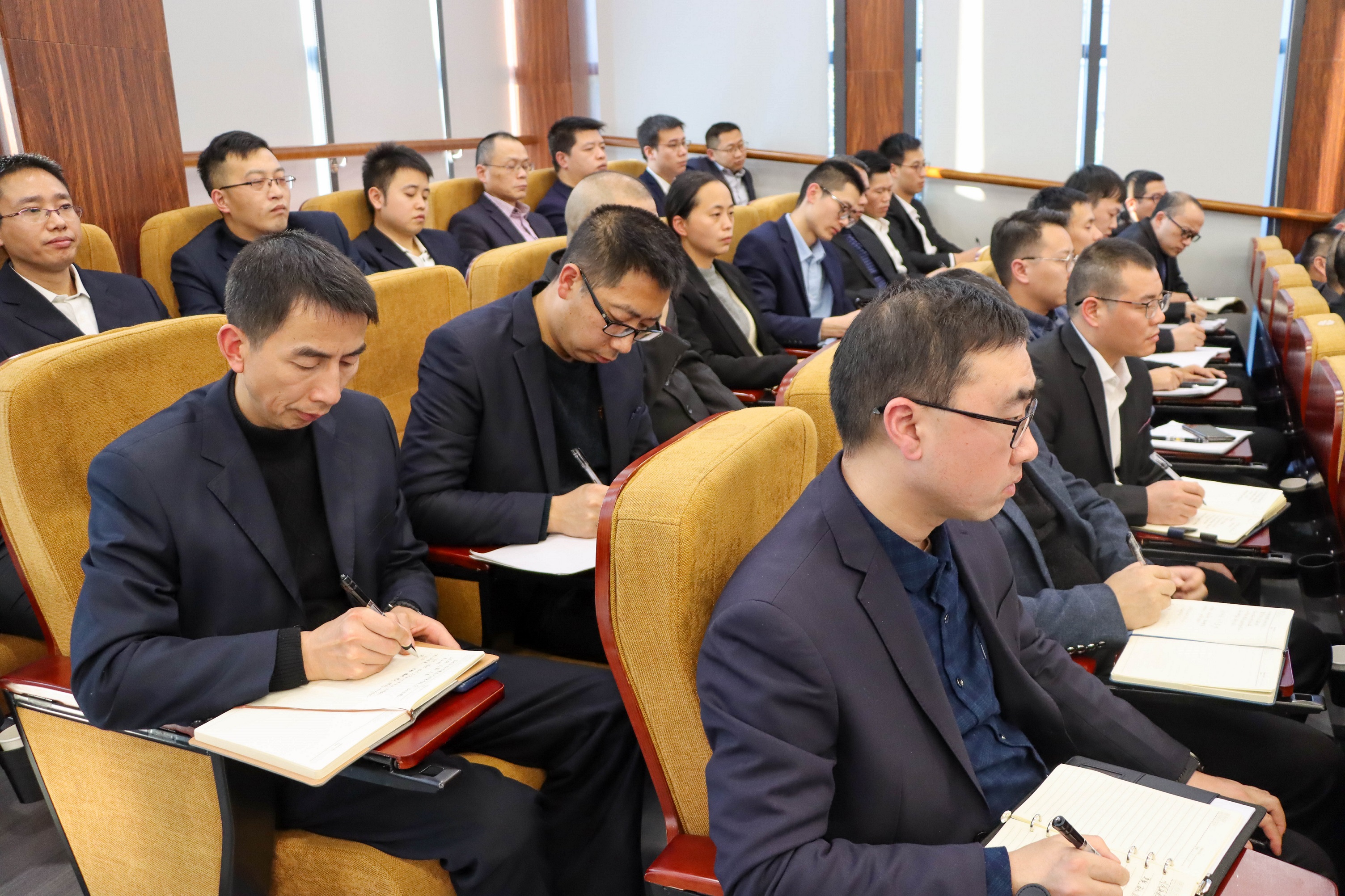 強化文化引領(lǐng)  賦能企業(yè)發(fā)展——集團公司召開企業(yè)文化建設(shè)工作推進專題會(圖5)