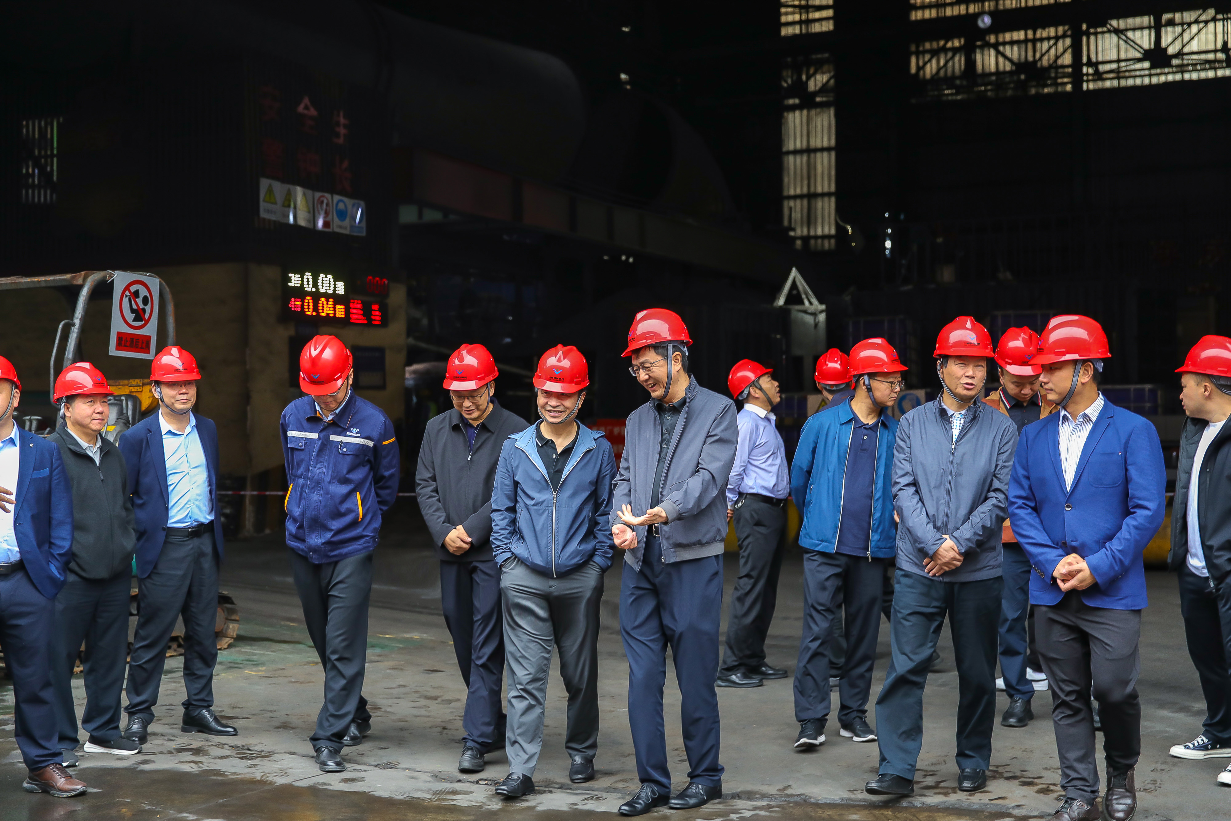 勞動(dòng)創(chuàng)造價(jià)值    奮斗譜寫(xiě)未來(lái)——王勁董事長(zhǎng)五一勞動(dòng)節(jié)到連界基地一線慰問(wèn)并交流座談(圖2)