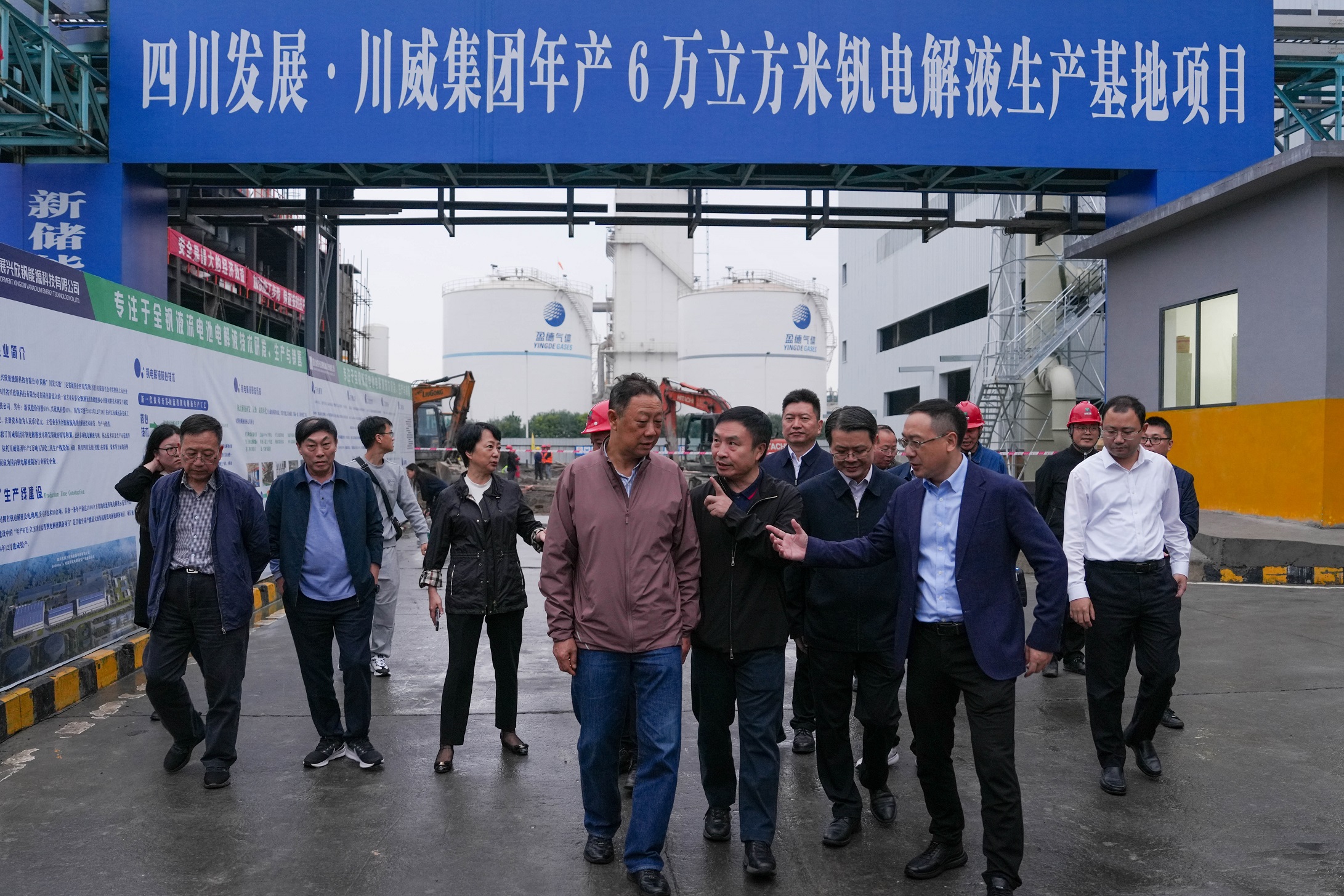 省高科協(xié)理事長，省政協(xié)黨組原副書記、副主席曲木史哈一行到川威調(diào)研