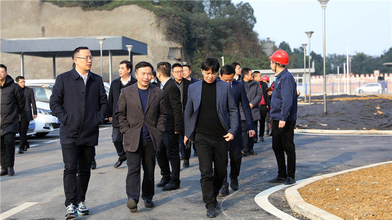 成都興城供應(yīng)鏈集團到川威釩鈦科技考察交流(圖3)