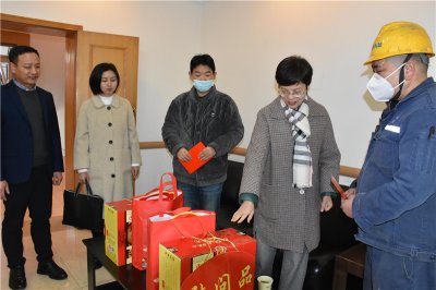 市總工會(huì)領(lǐng)導(dǎo)到川威慰問困難員工暨勞模代表